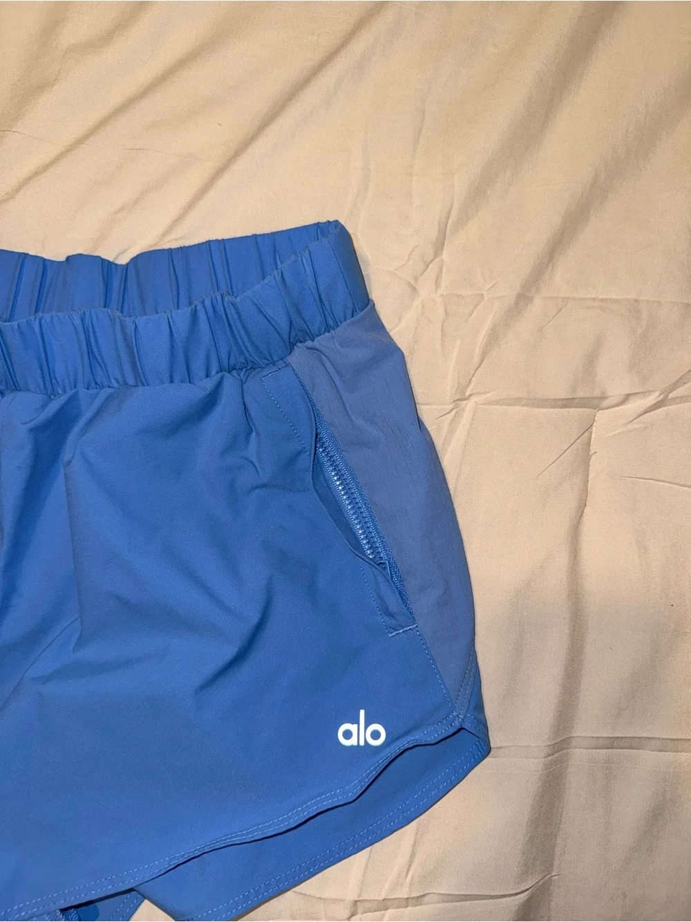 Alo Yoga Playmaker Dolphin Shorts Crystal Clear Blue XS